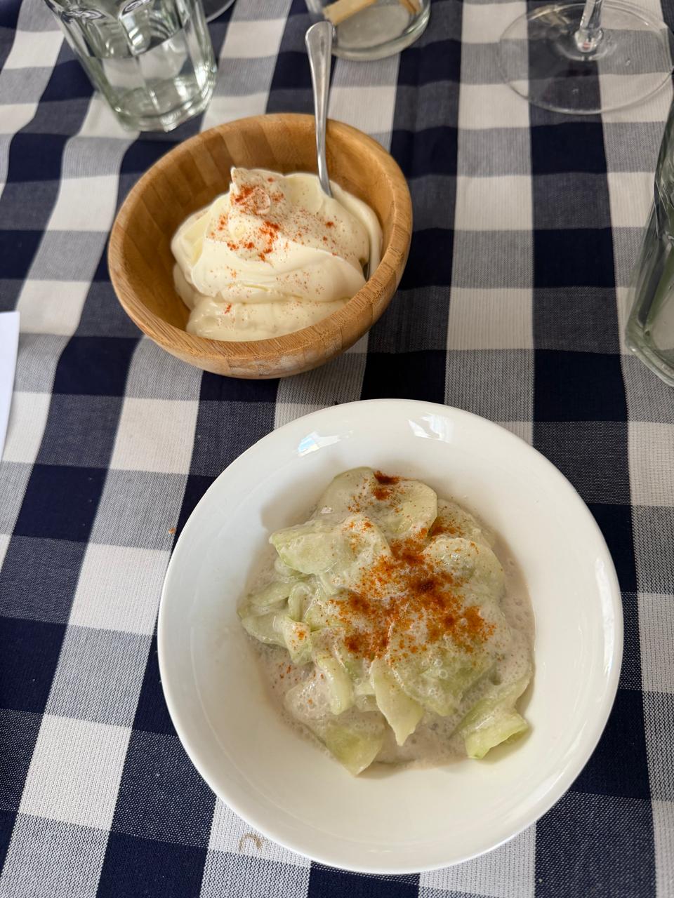 Ensalada de pepino con crema agria